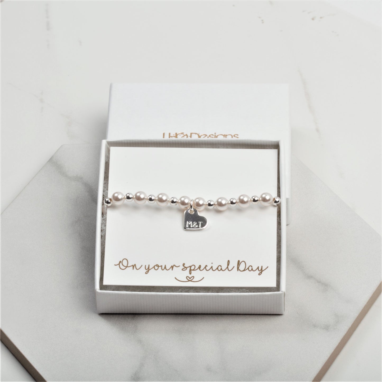 Bridal shower gift, Personalised bride to be gift, Personalised pearl bridal bracelet gift, Bride's gift, bride to be bracelet gift,